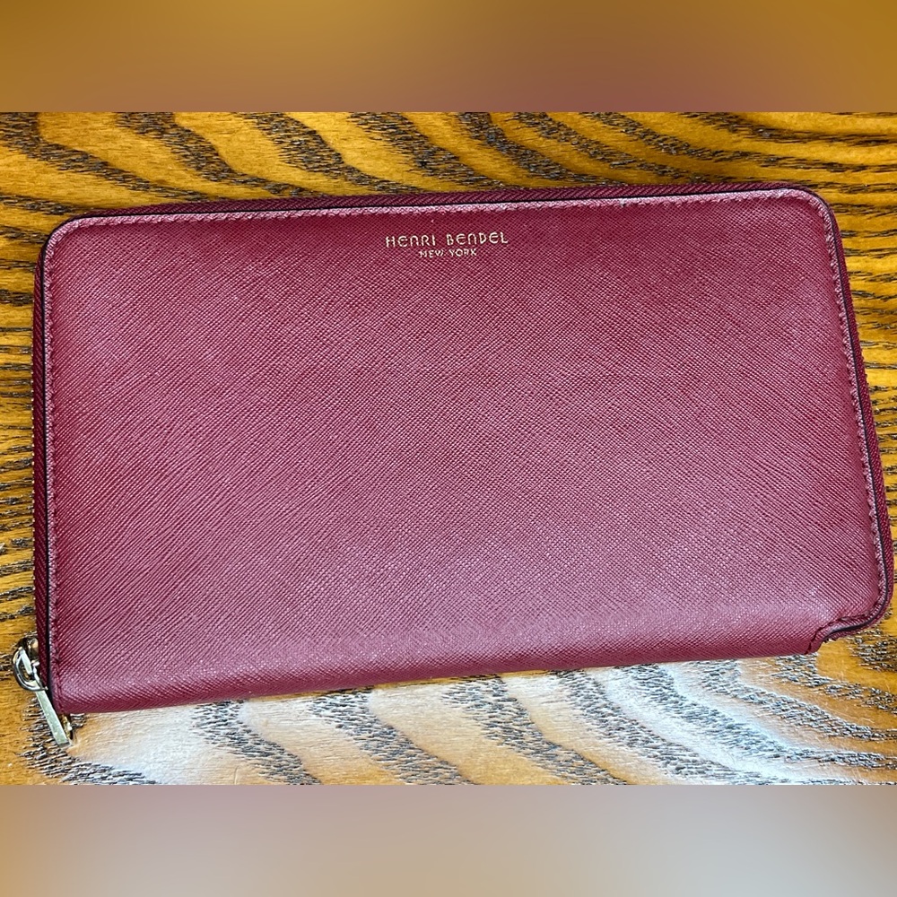 Henri Bendel Wallet